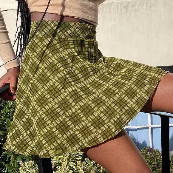 Urban outfitters circle skirt mini skirt. Size small. Gently worn. - Picture 2 of 5